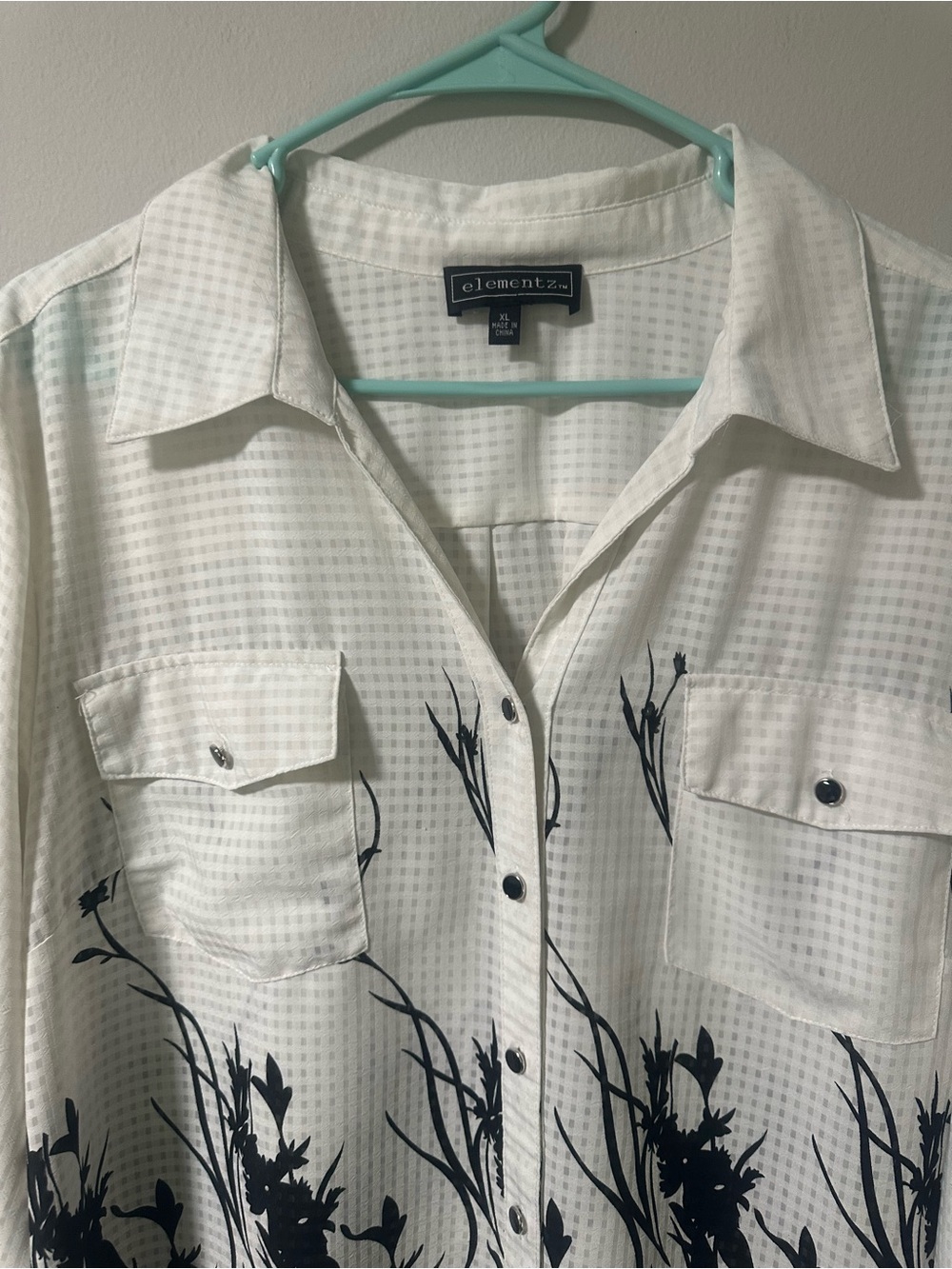 Elementz White Button-Front Shirt with Navy Botanical Border
